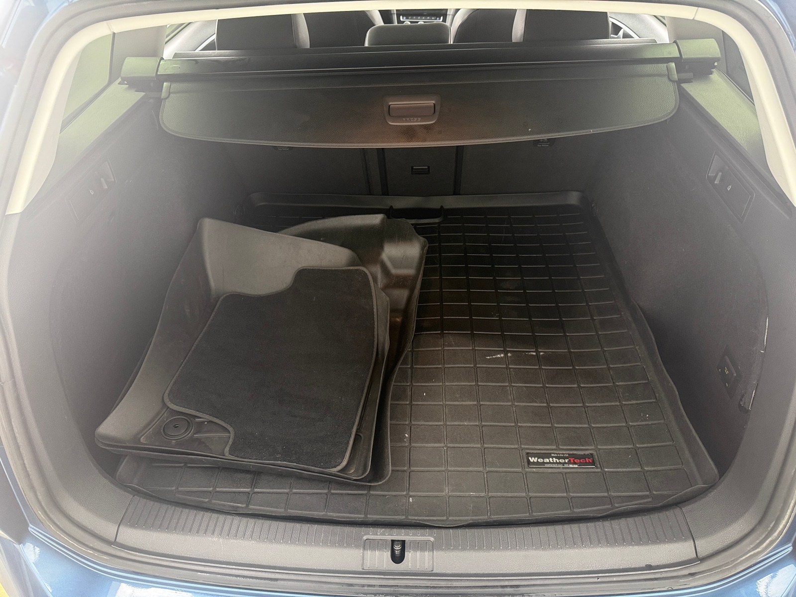 Thumbnail: 2015 Volkswagen e-Golf - 6