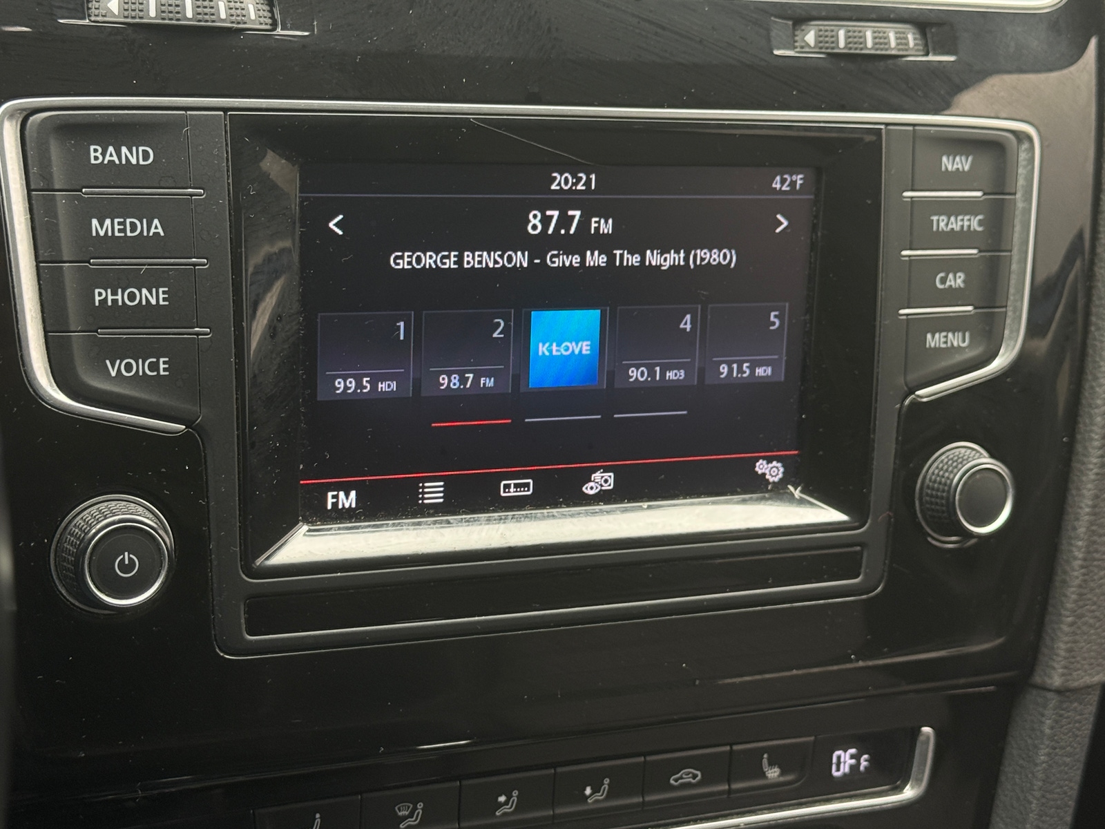 Thumbnail: 2015 Volkswagen e-Golf - 3