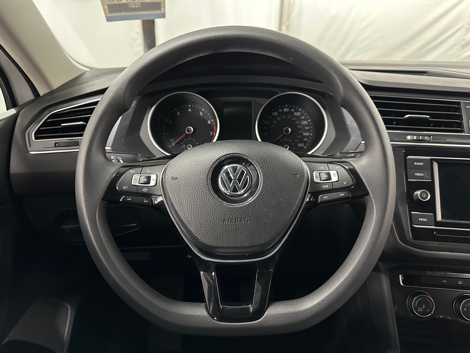 Thumbnail: 2020 Volkswagen Tiguan - 5