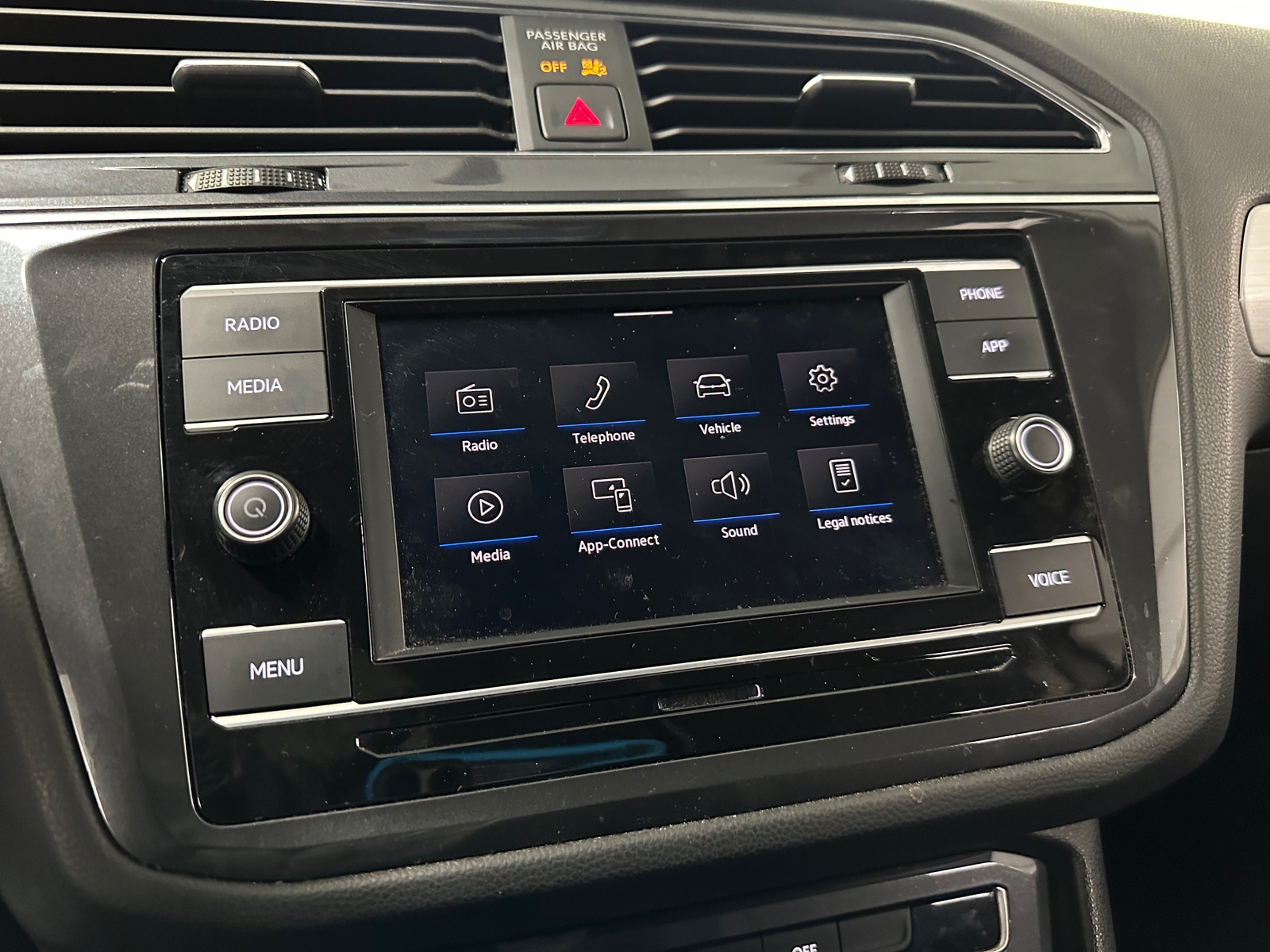 Thumbnail: 2020 Volkswagen Tiguan - 4