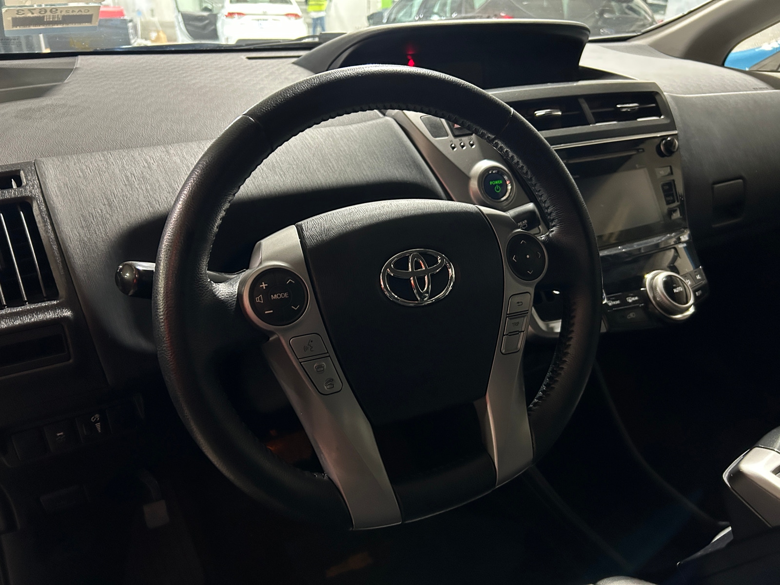 Thumbnail: 2017 Toyota Prius v - 5