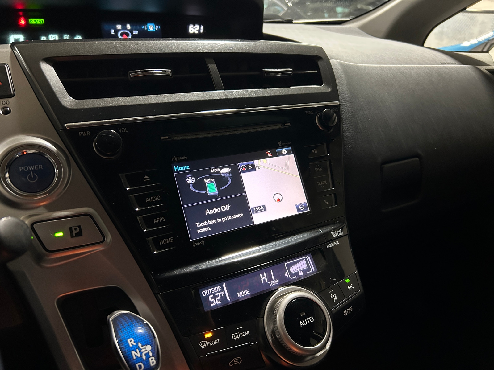 Thumbnail: 2017 Toyota Prius v - 4