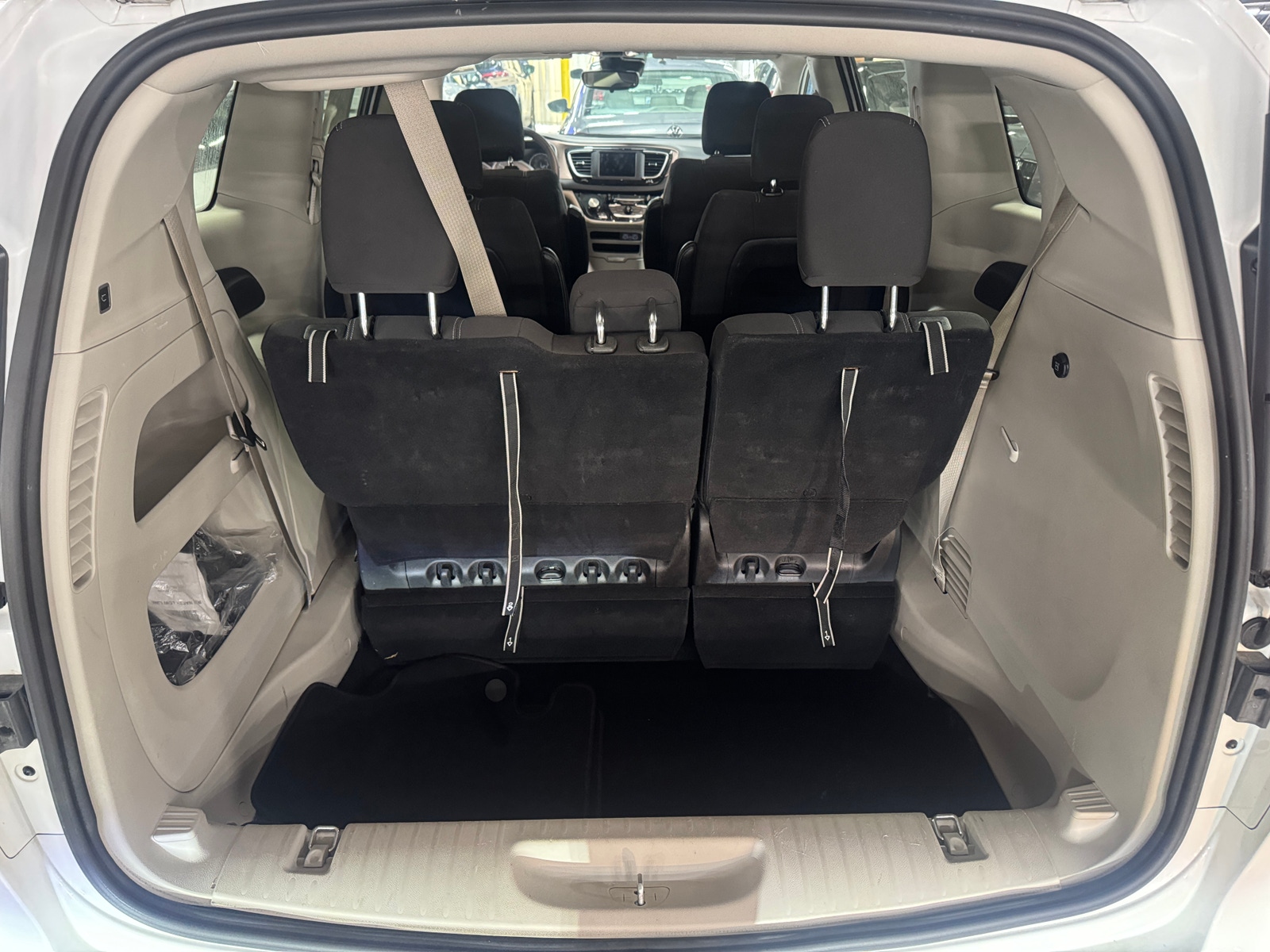 Thumbnail: 2024 Chrysler Voyager - 7