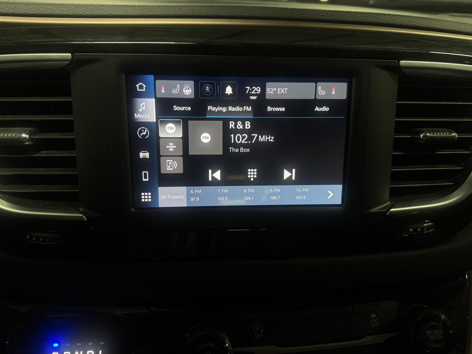 Thumbnail: 2024 Chrysler Voyager - 4