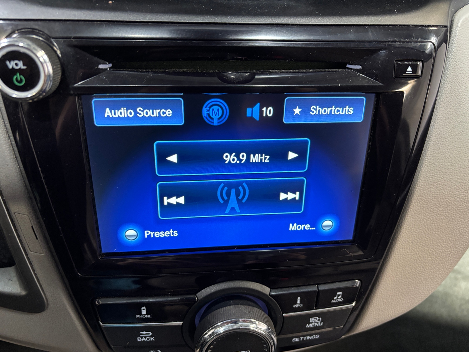 Thumbnail: 2015 Honda Odyssey - 3