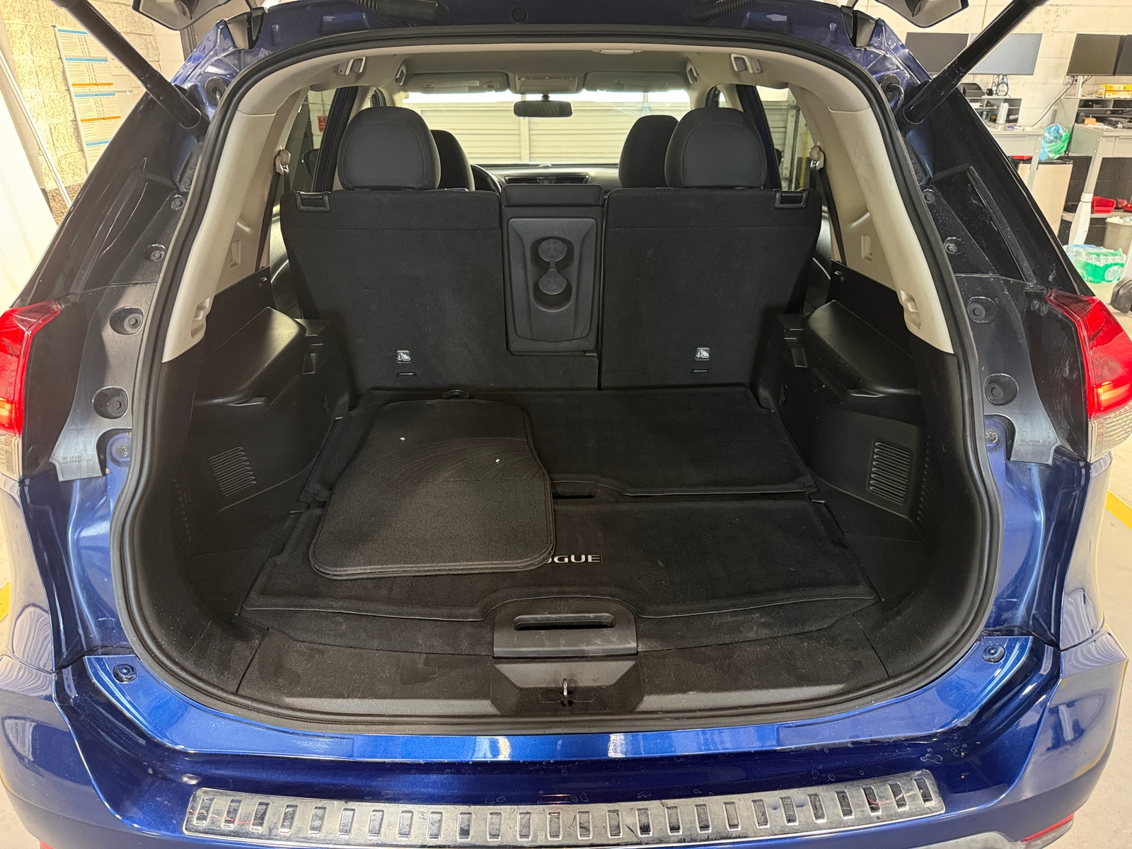 Thumbnail: 2018 Nissan Rogue - 7