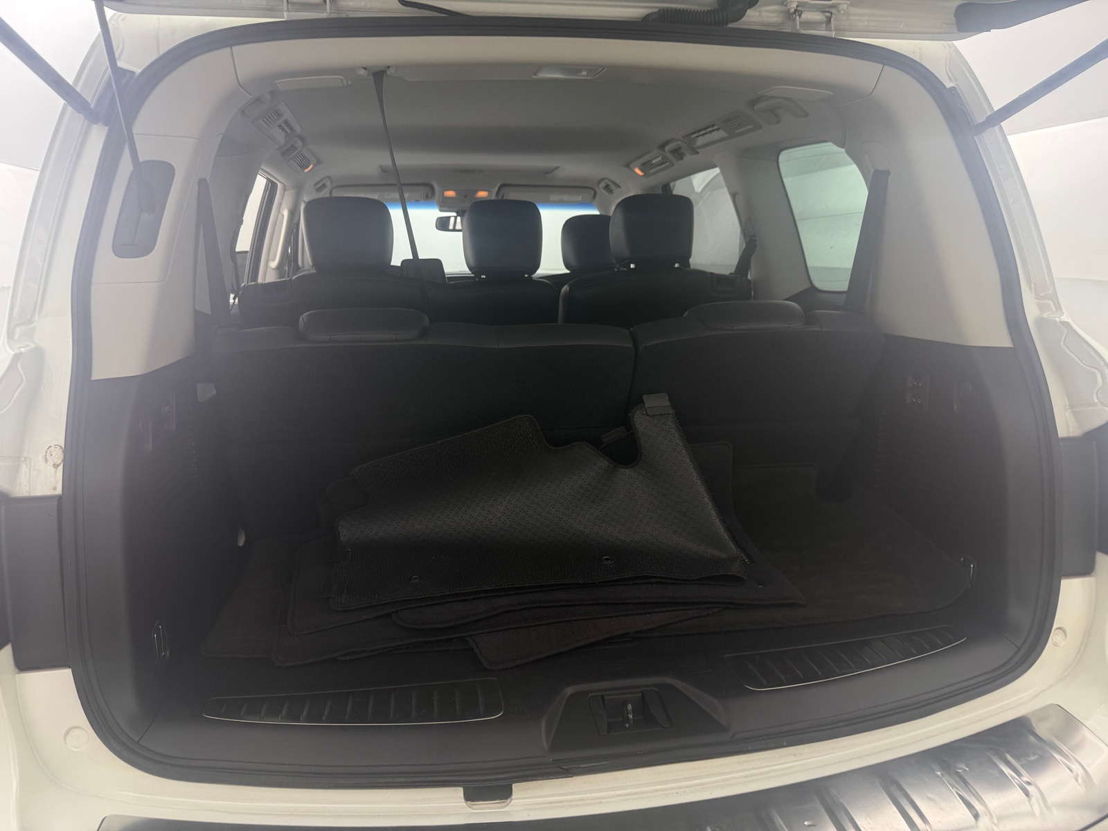 Thumbnail: 2017 INFINITI QX80 - 6