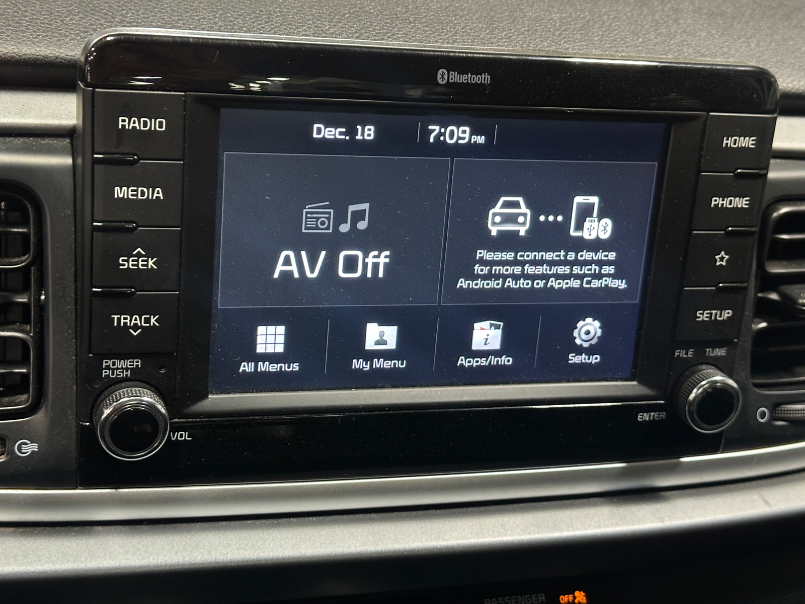 Thumbnail: 2020 Kia Rio - 4