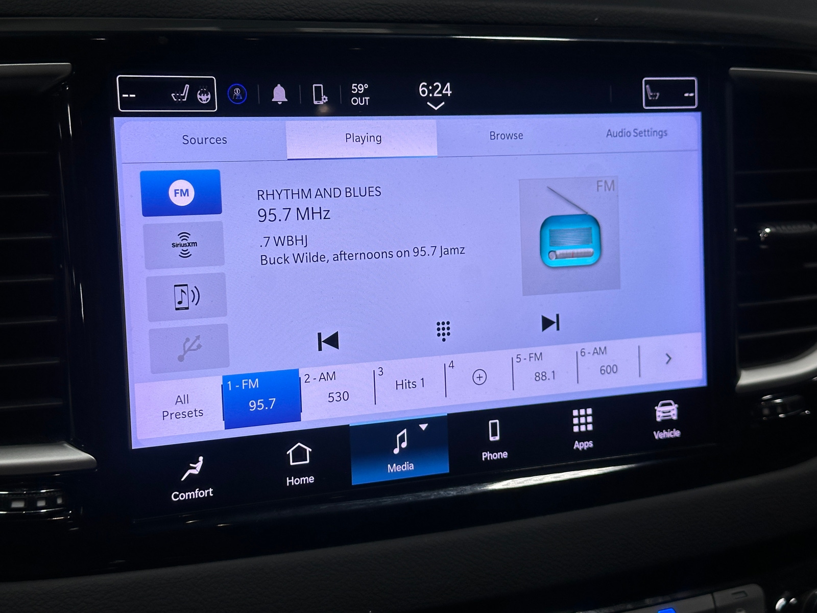 Thumbnail: 2024 Chrysler Pacifica - 3