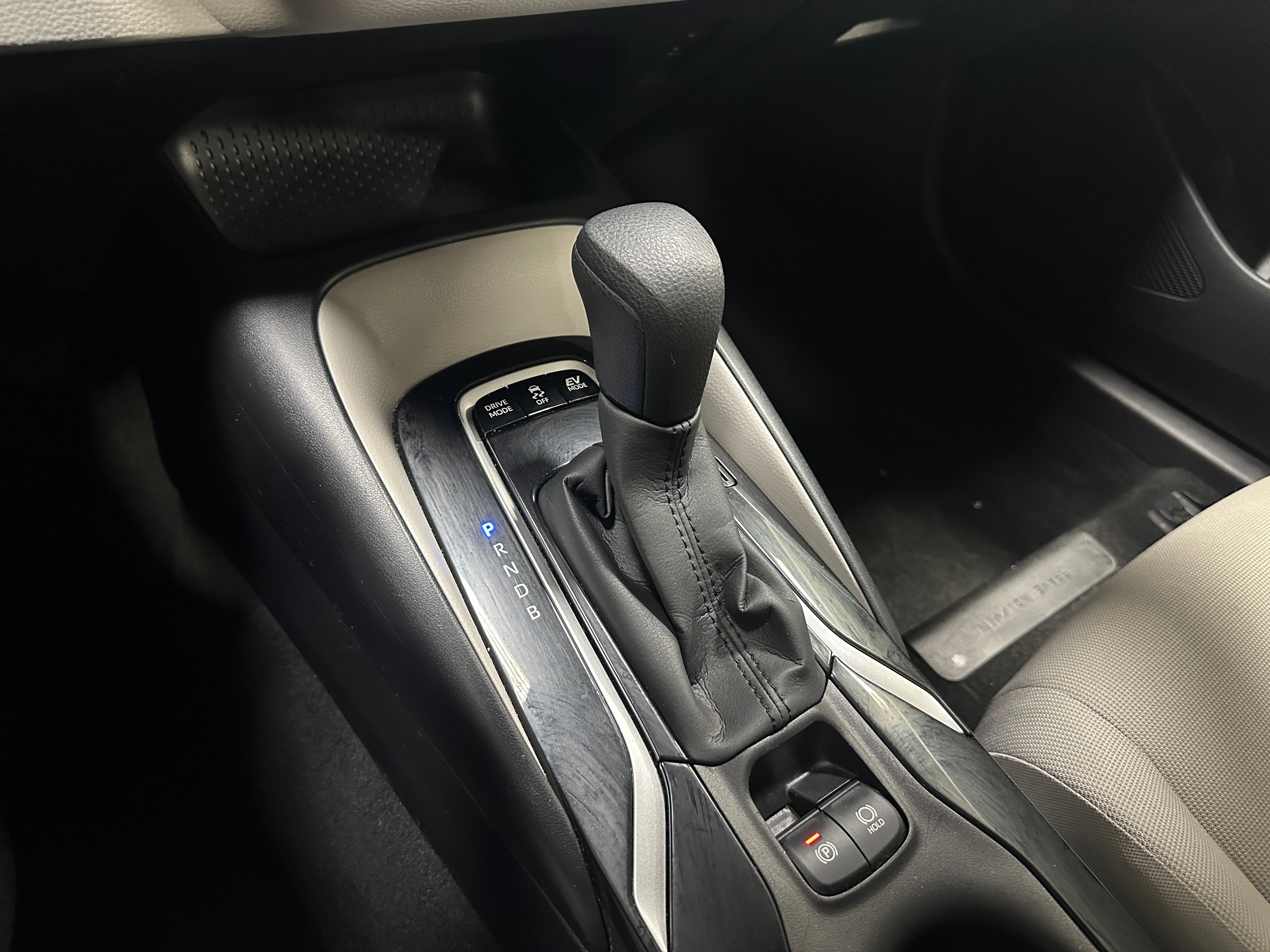 Used 2021 Toyota Corolla LE with VIN JTDEAMDEXMJ033409 for sale in Northfield, Minnesota