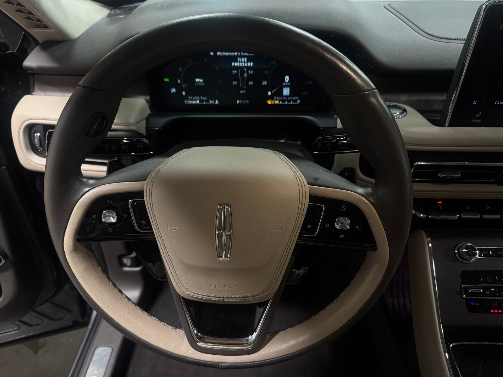 Thumbnail: 2023 Lincoln Aviator - 4