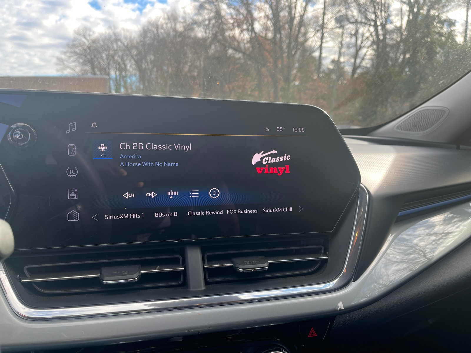 Thumbnail: 2025 Chevrolet Trax - 4