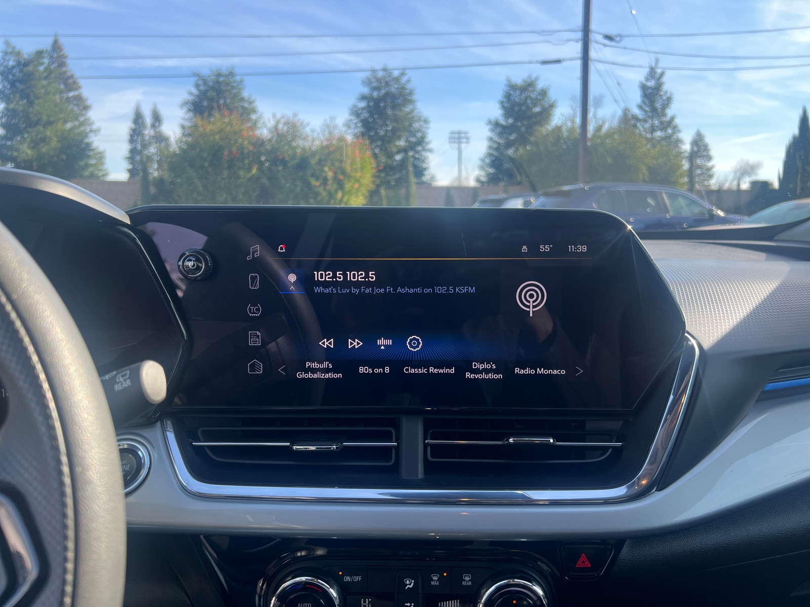 Thumbnail: 2025 Chevrolet Trax - 4