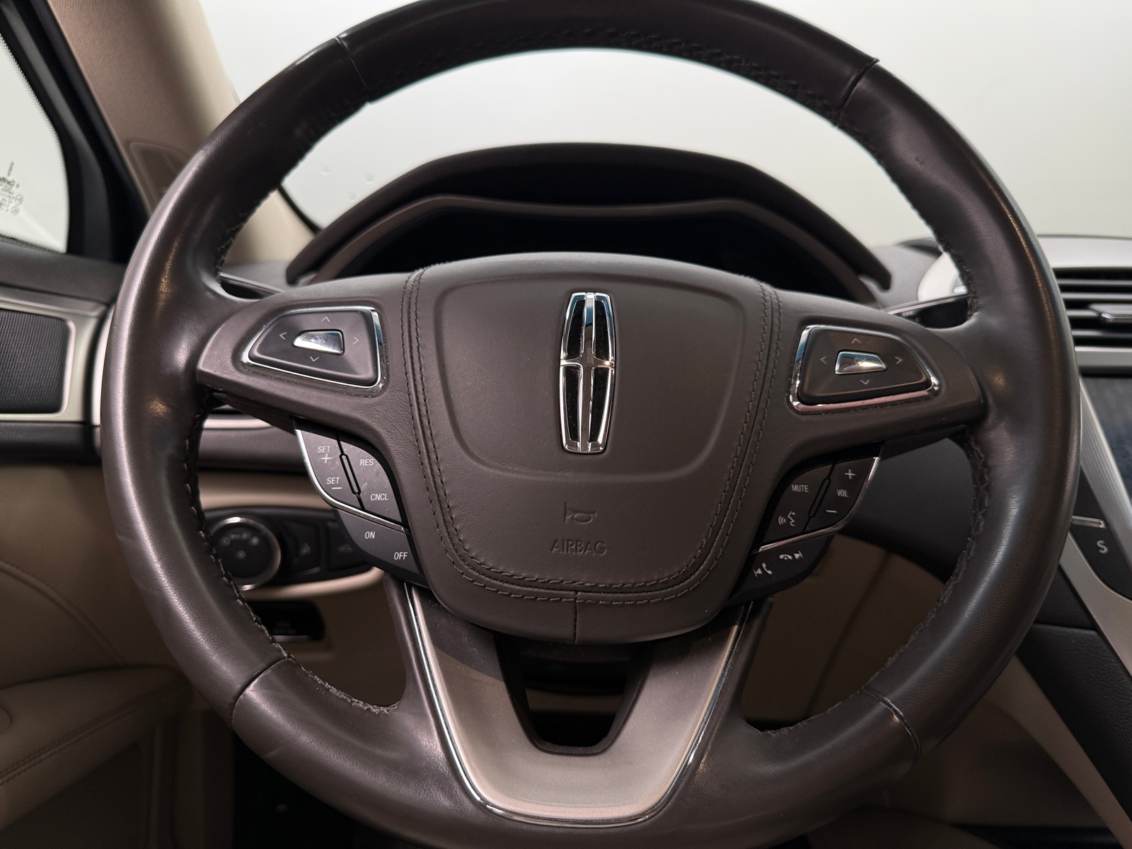 Thumbnail: 2017 Lincoln MKZ - 4