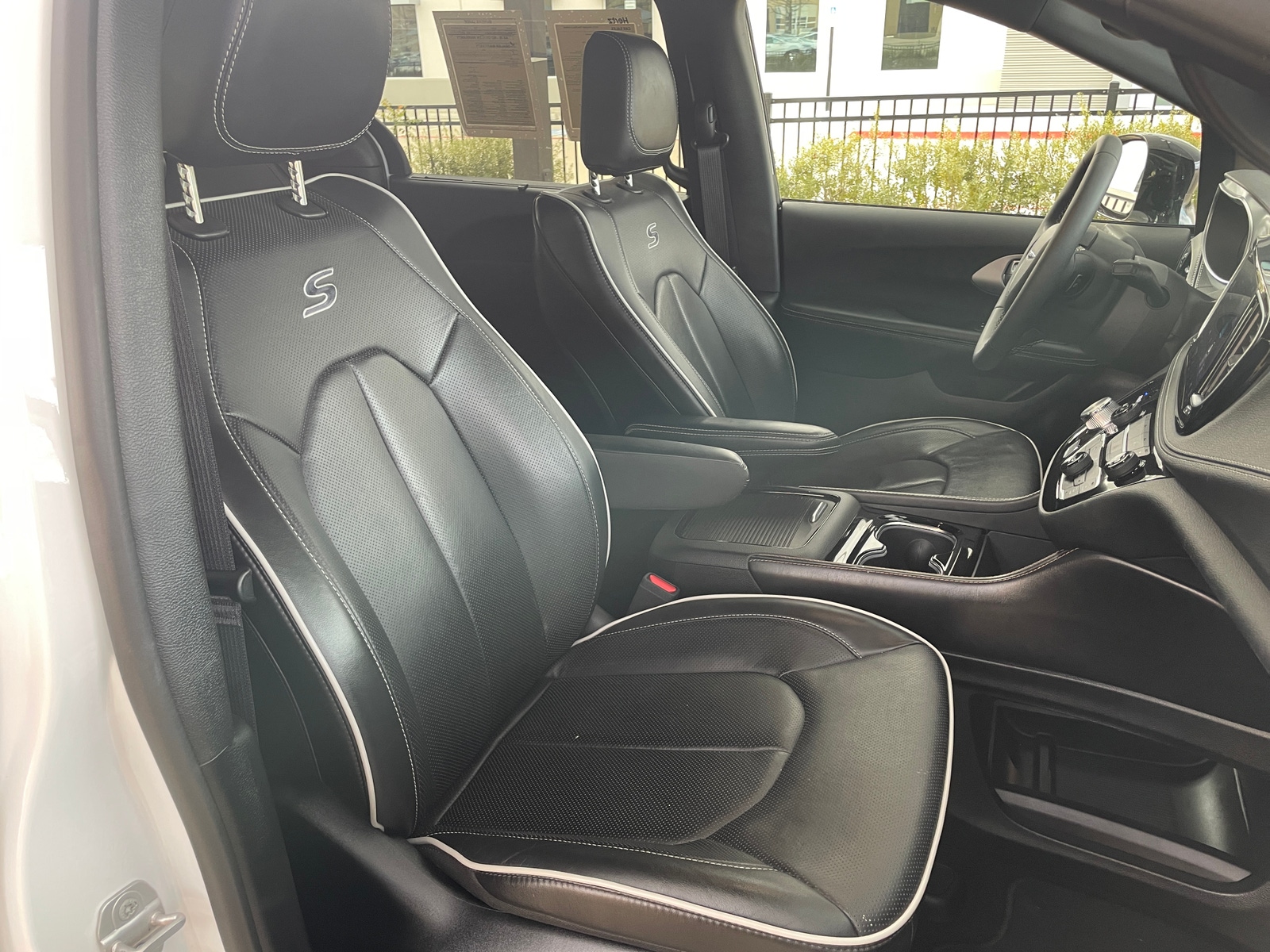 Thumbnail: 2025 Chrysler Pacifica - 2