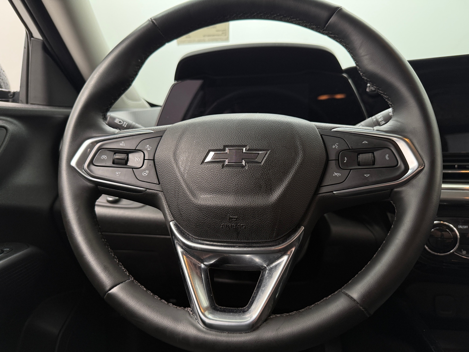 Thumbnail: 2025 Chevrolet Trax - 4