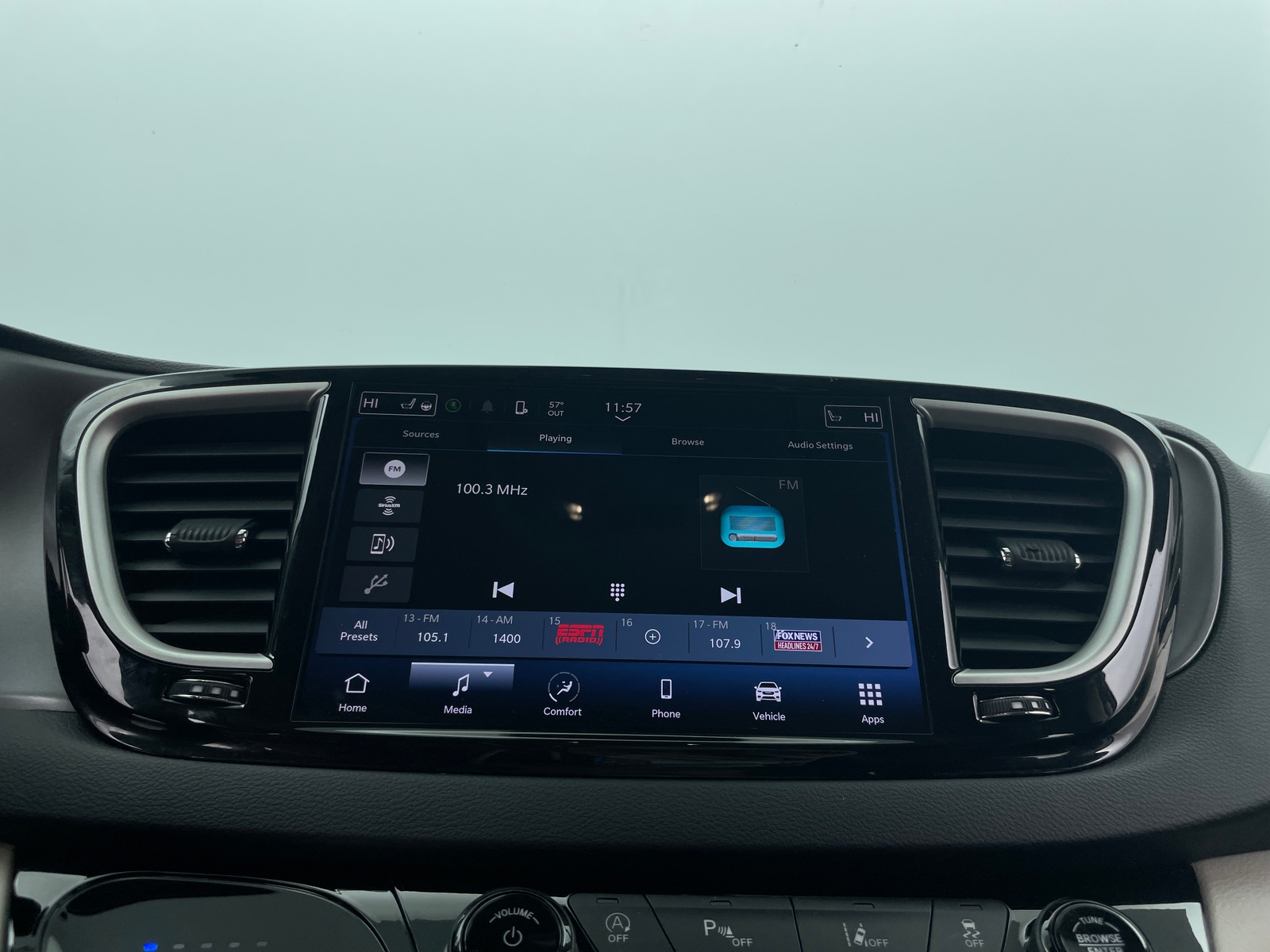 Thumbnail: 2023 Chrysler Pacifica - 3