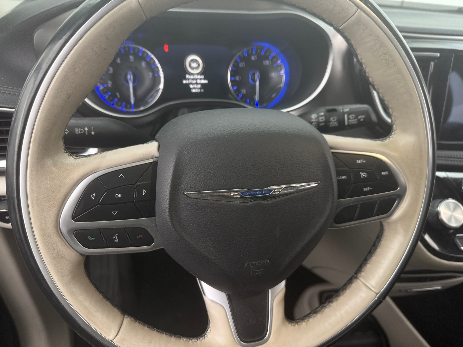 Thumbnail: 2018 Chrysler Pacifica - 4