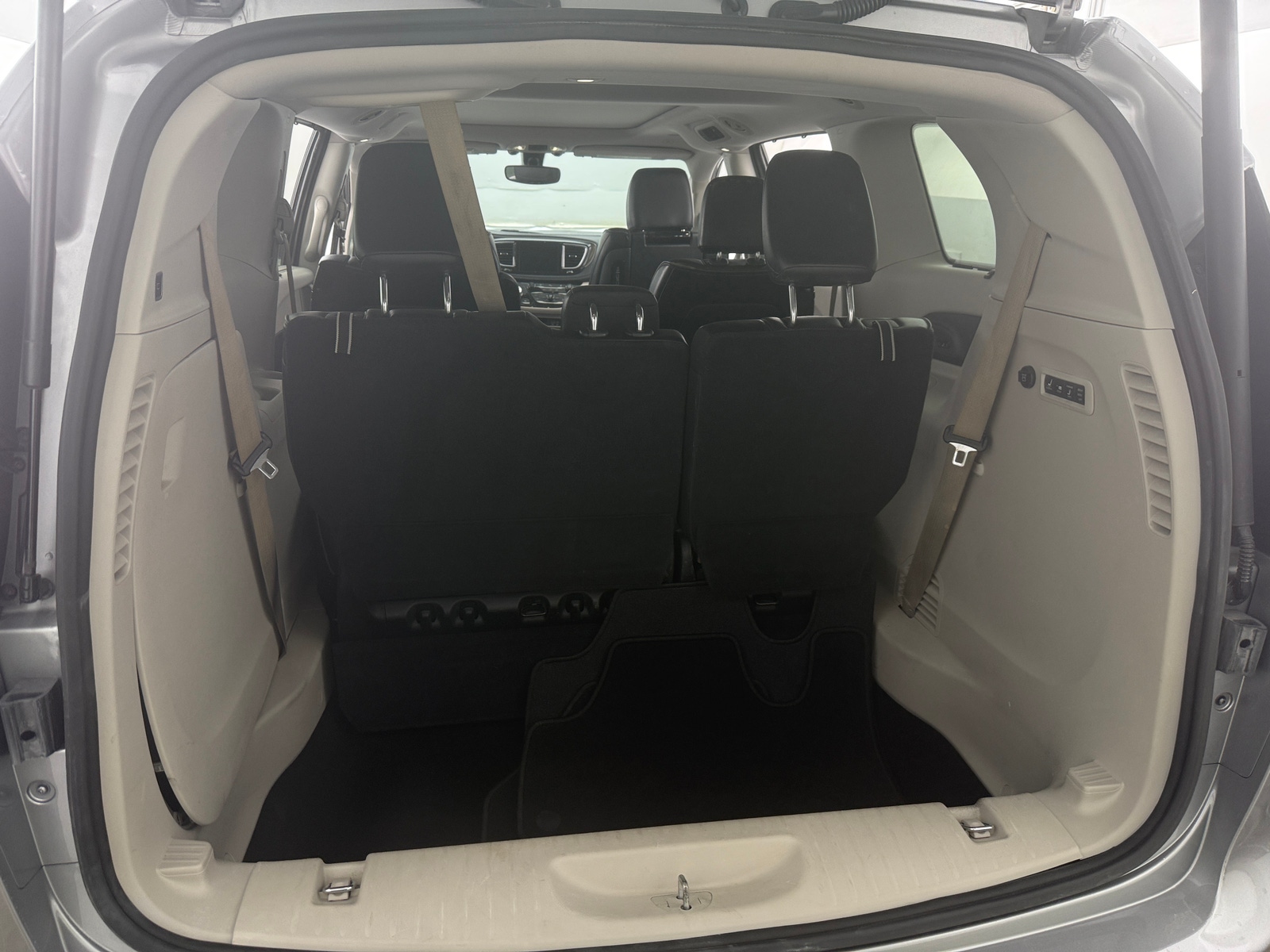 Thumbnail: 2018 Chrysler Pacifica - 6