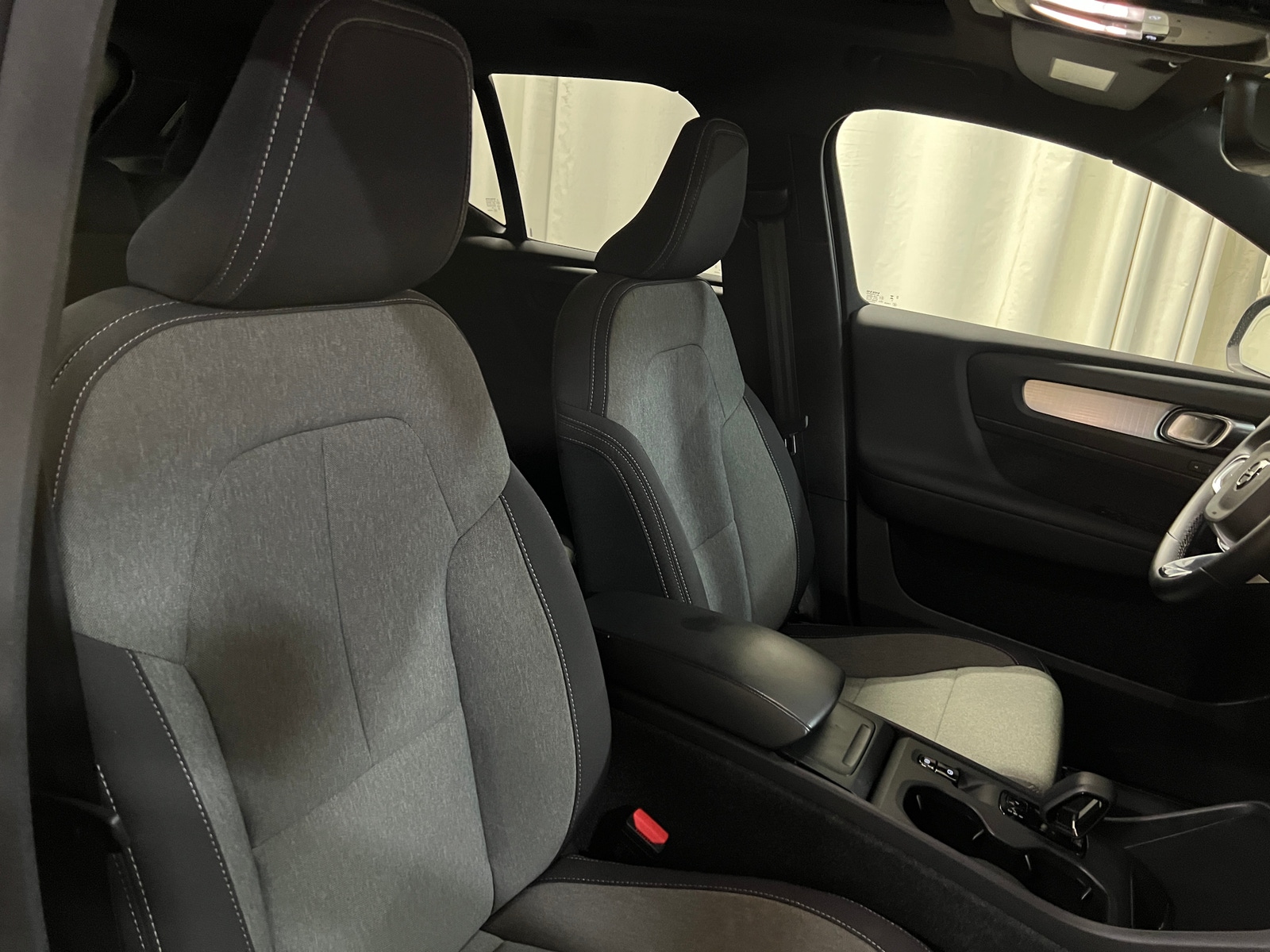 Thumbnail: 2024 Volvo XC40 - 2