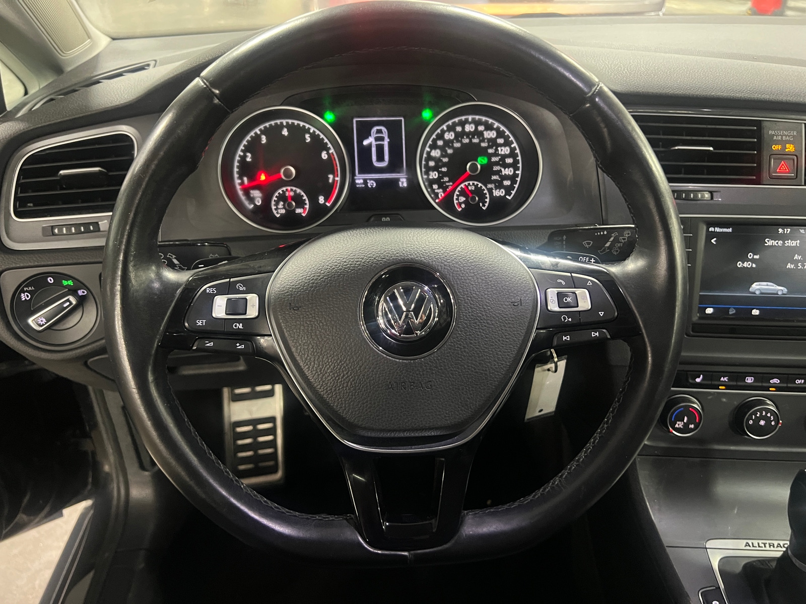 Thumbnail: 2017 Volkswagen Golf - 4