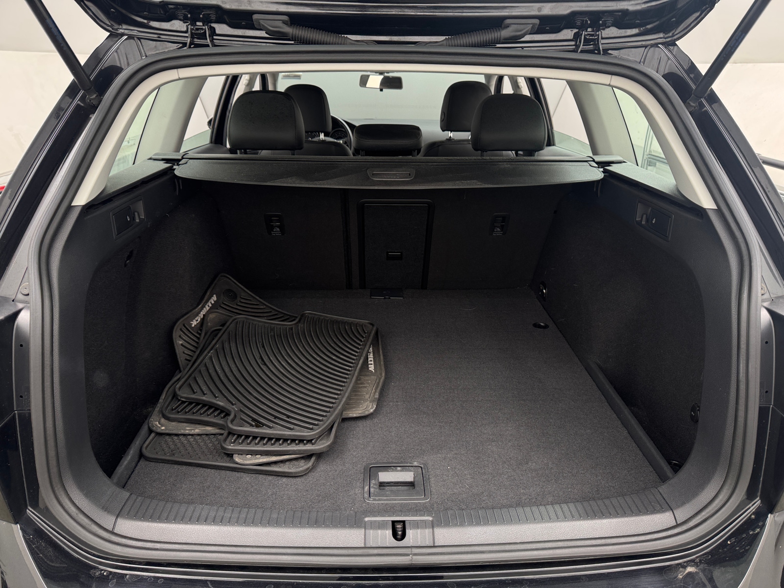 Thumbnail: 2017 Volkswagen Golf - 6