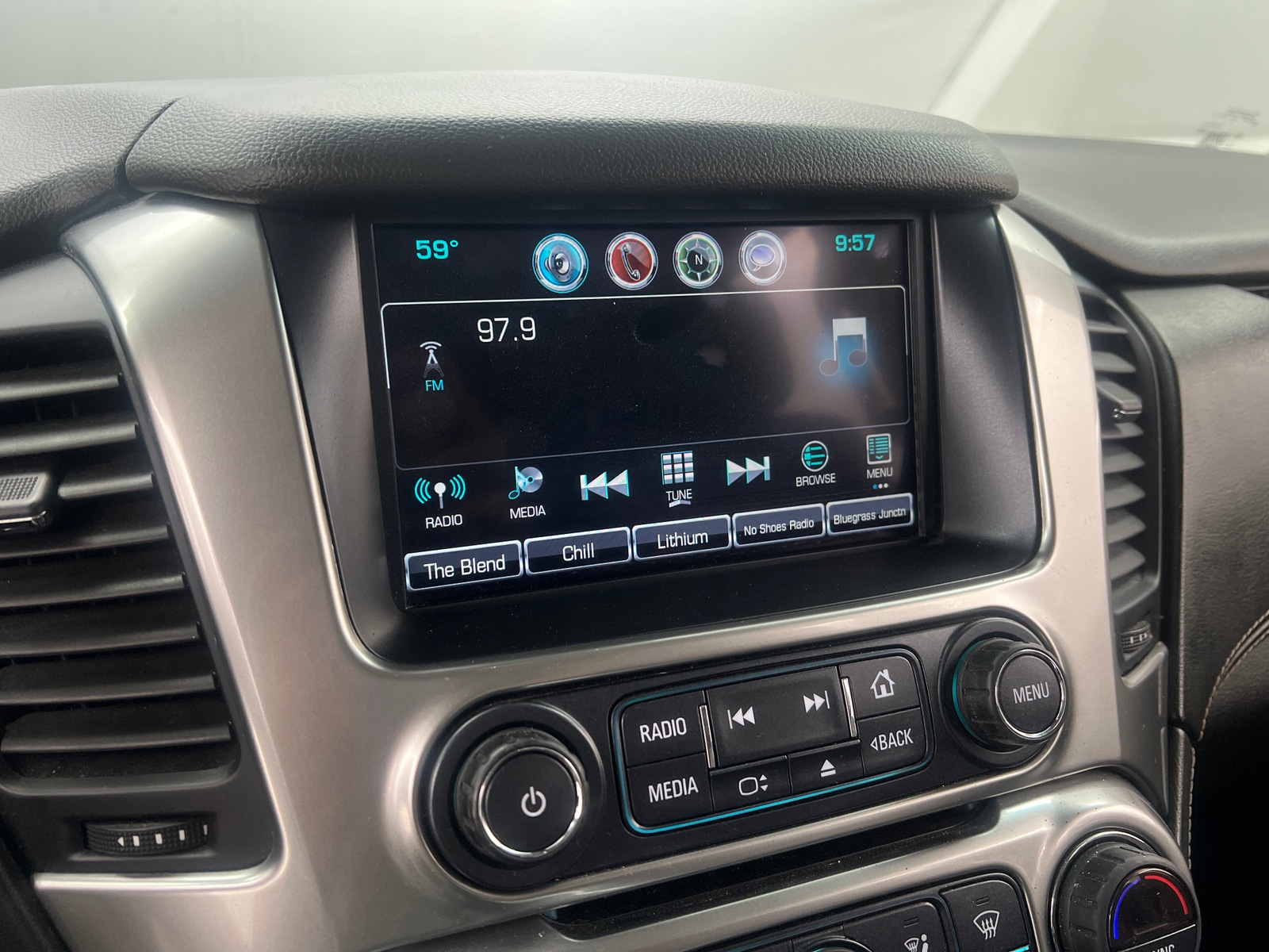 Thumbnail: 2019 Chevrolet Tahoe - 4