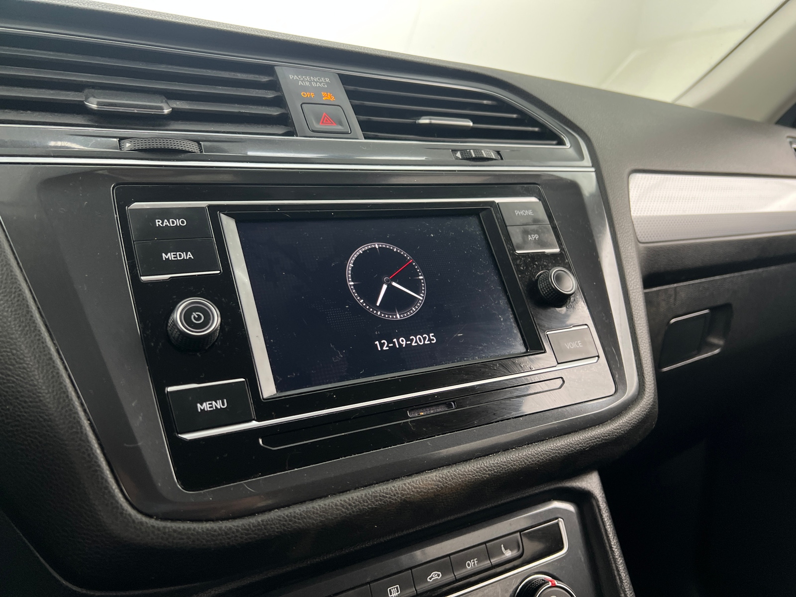 Thumbnail: 2023 Volkswagen Tiguan - 4