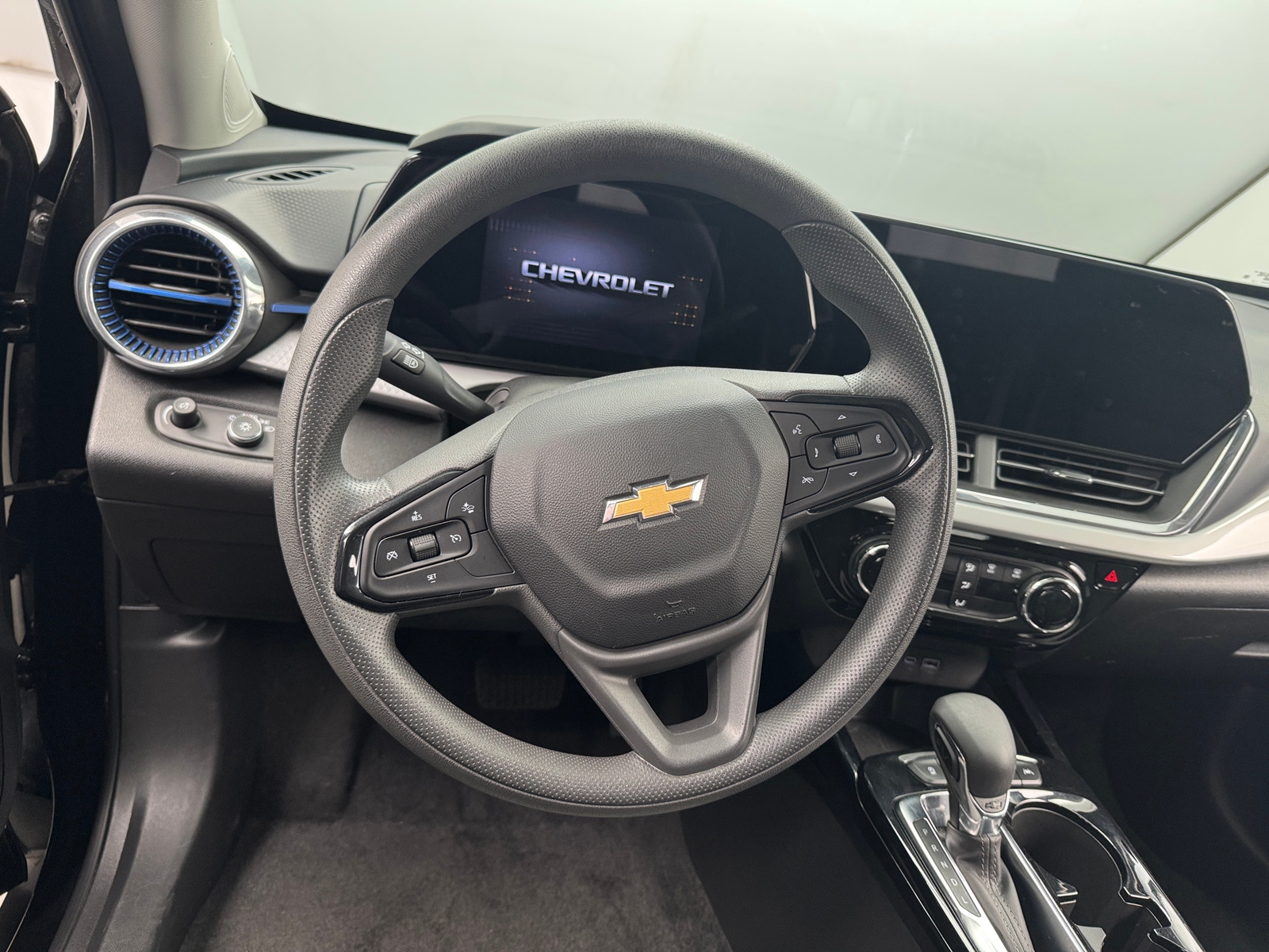 Thumbnail: 2025 Chevrolet Trax - 5