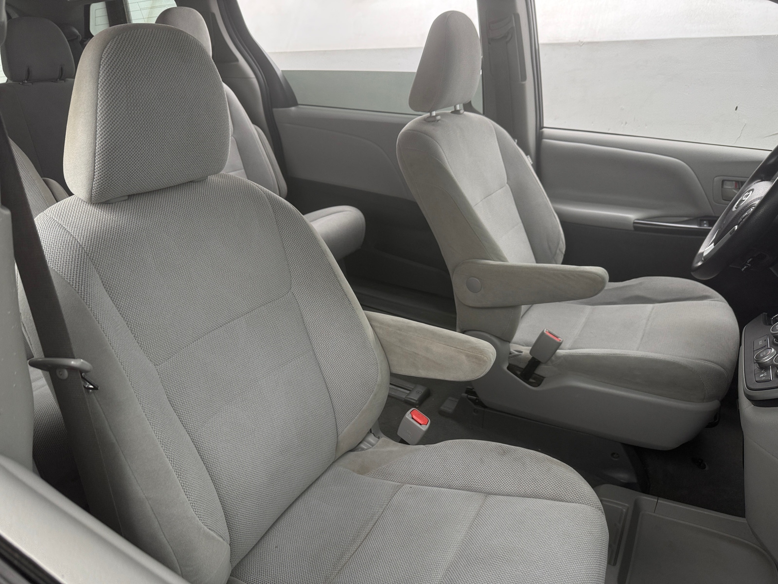 Thumbnail: 2020 Toyota Sienna - 2