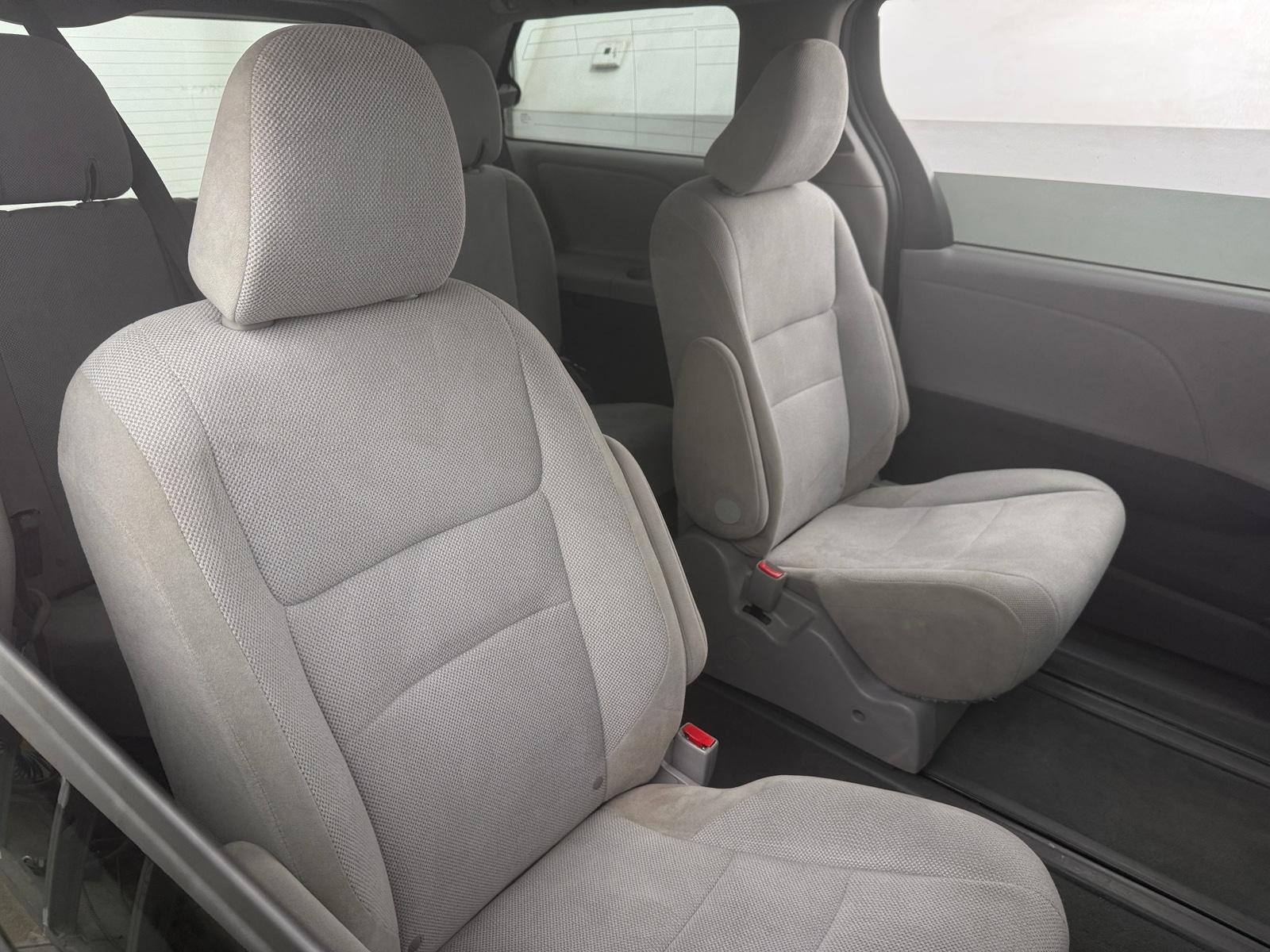 Thumbnail: 2020 Toyota Sienna - 6