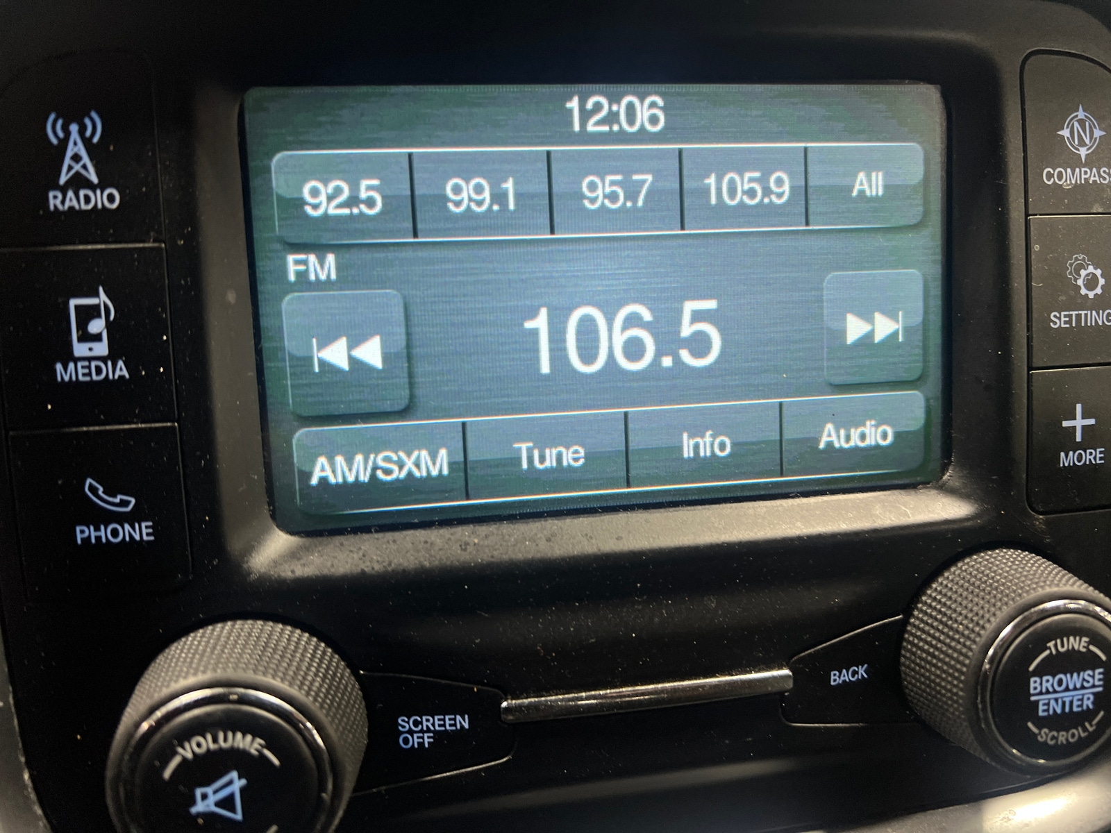 Thumbnail: 2019 RAM 1500 Classic - 4