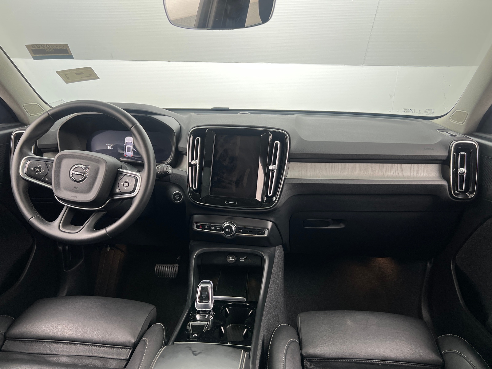 Thumbnail: 2025 Volvo XC40 - 2