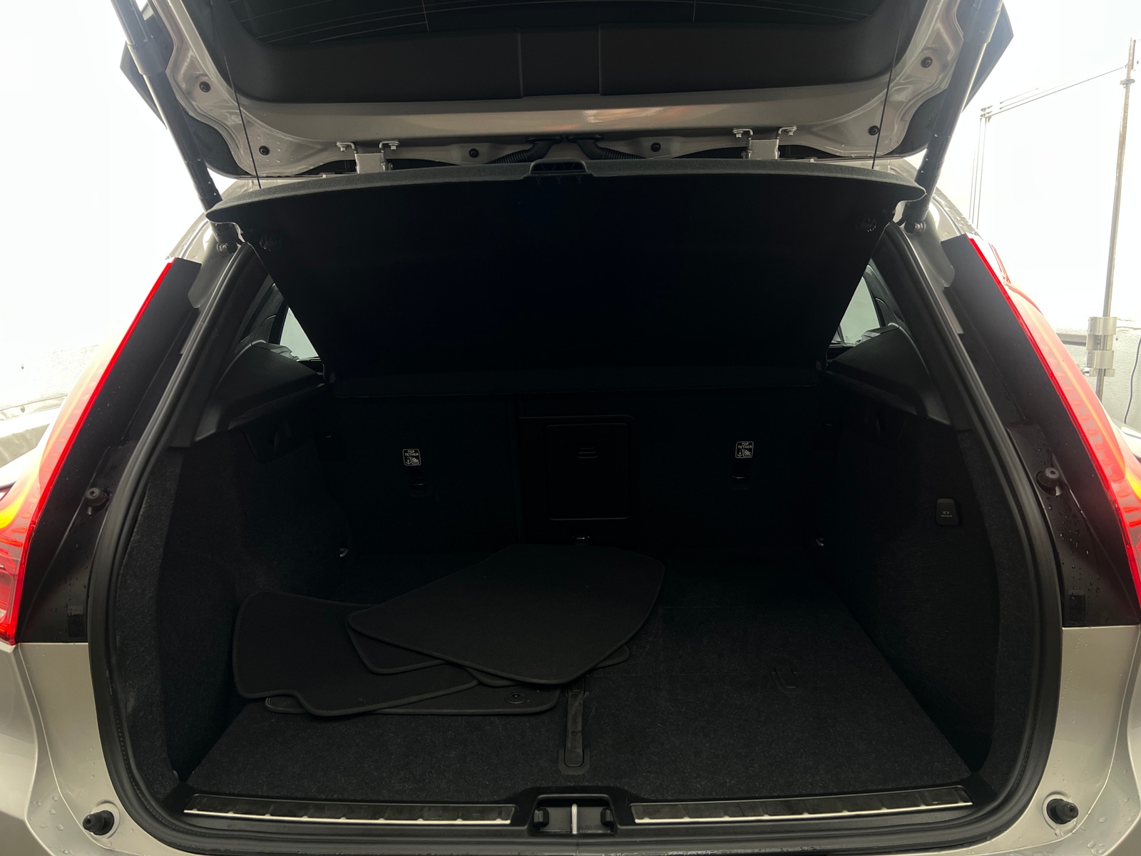 Thumbnail: 2025 Volvo XC40 - 6