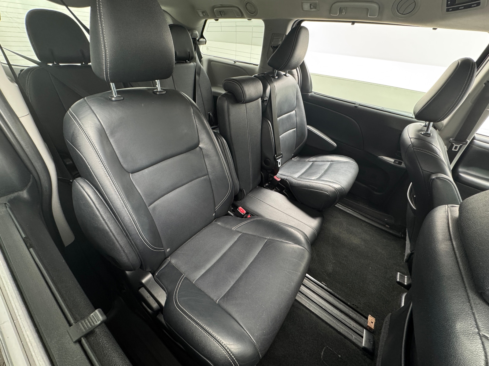 Thumbnail: 2015 Toyota Sienna - 5