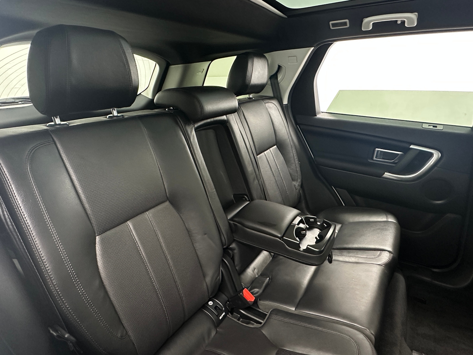 Thumbnail: 2017 Land Rover Discovery Sport - 5