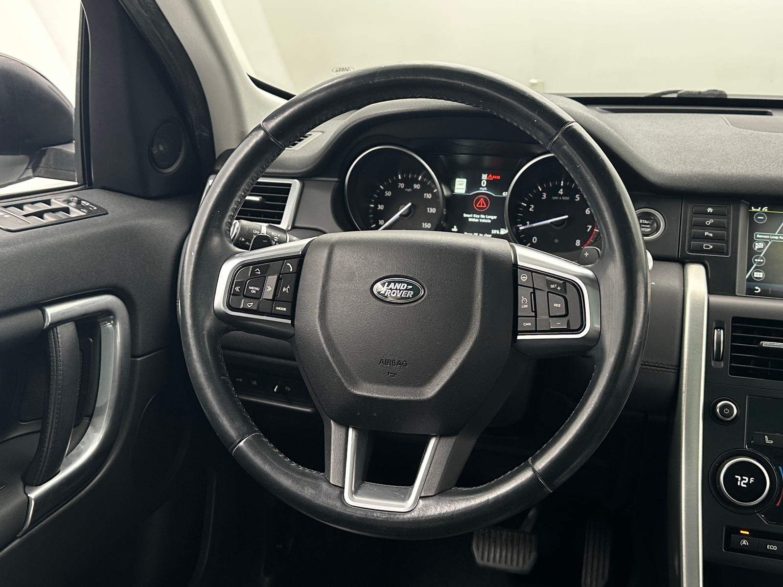 Thumbnail: 2017 Land Rover Discovery Sport - 4