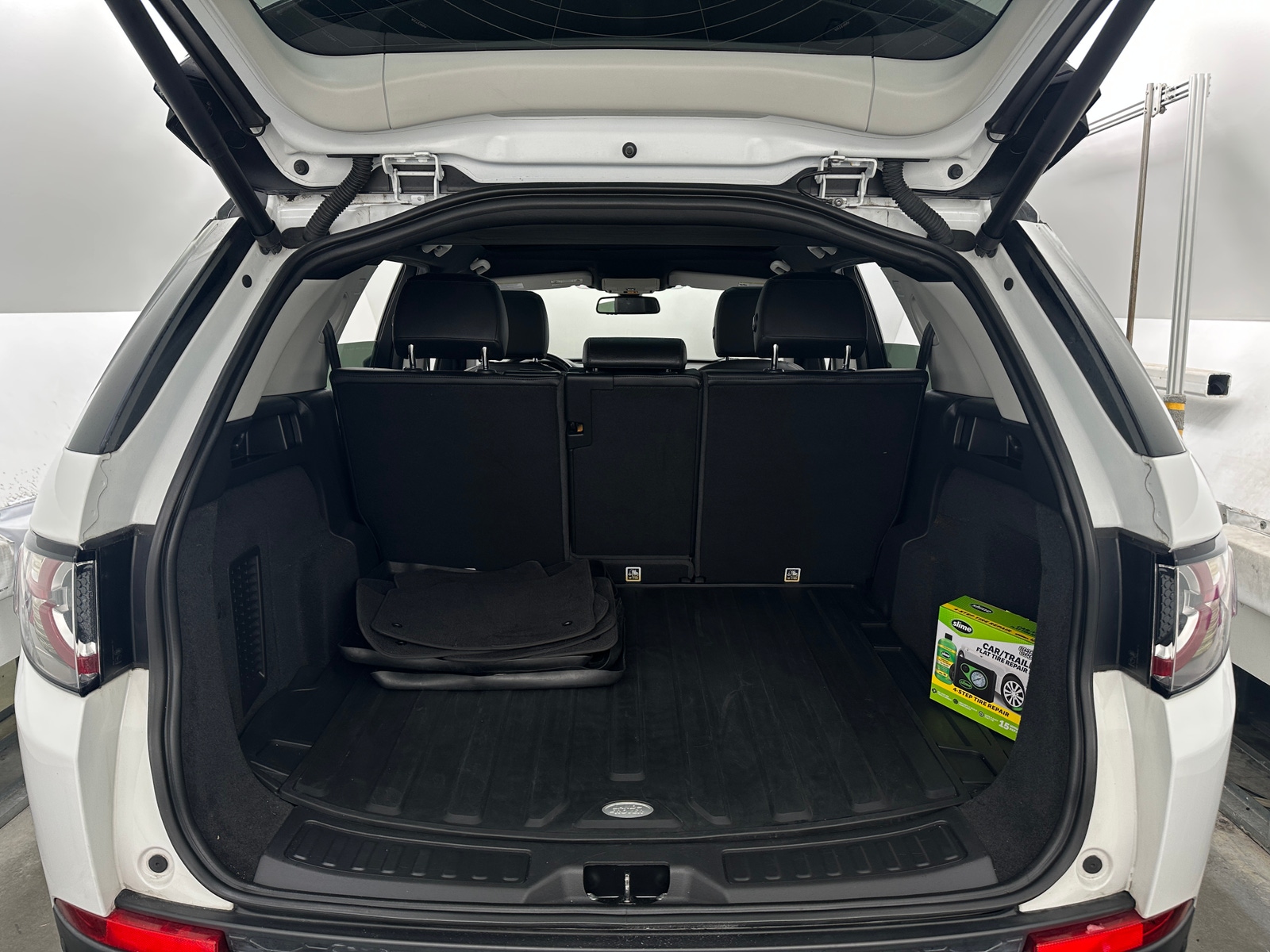 Thumbnail: 2017 Land Rover Discovery Sport - 6