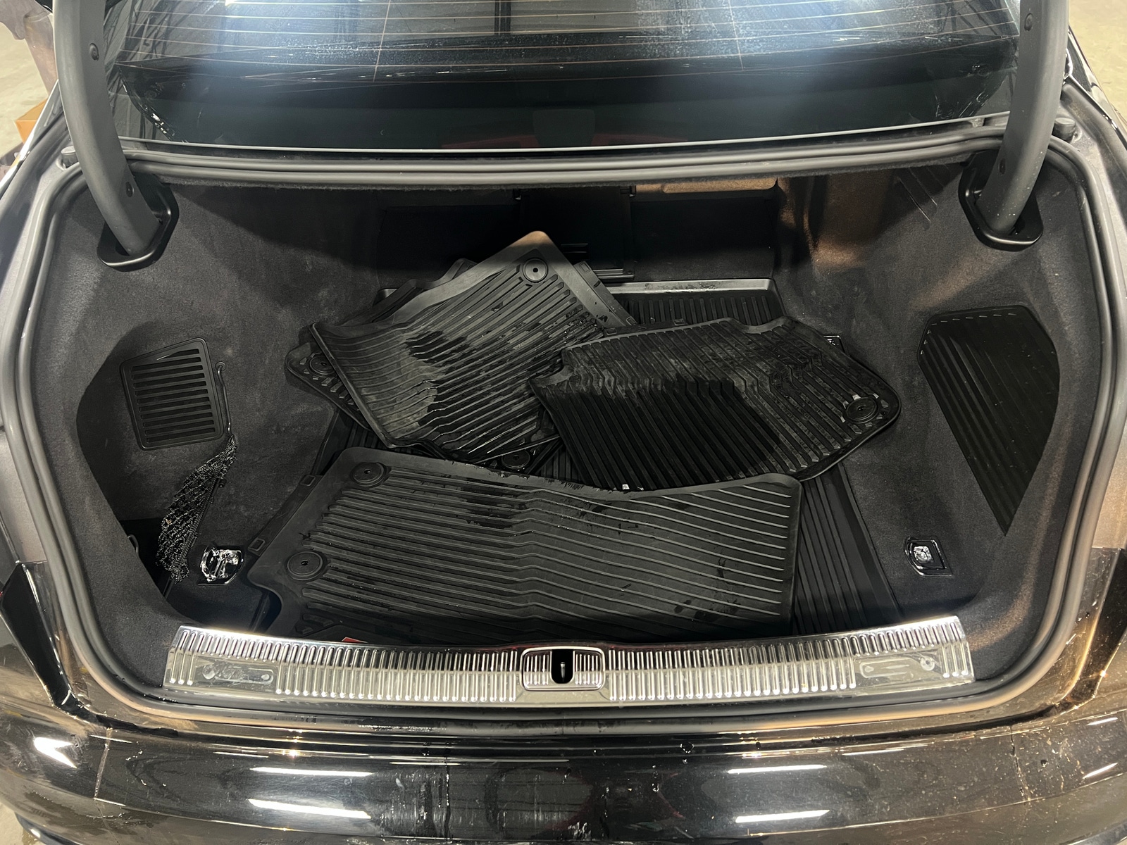 Thumbnail: 2023 Audi S8 - 6