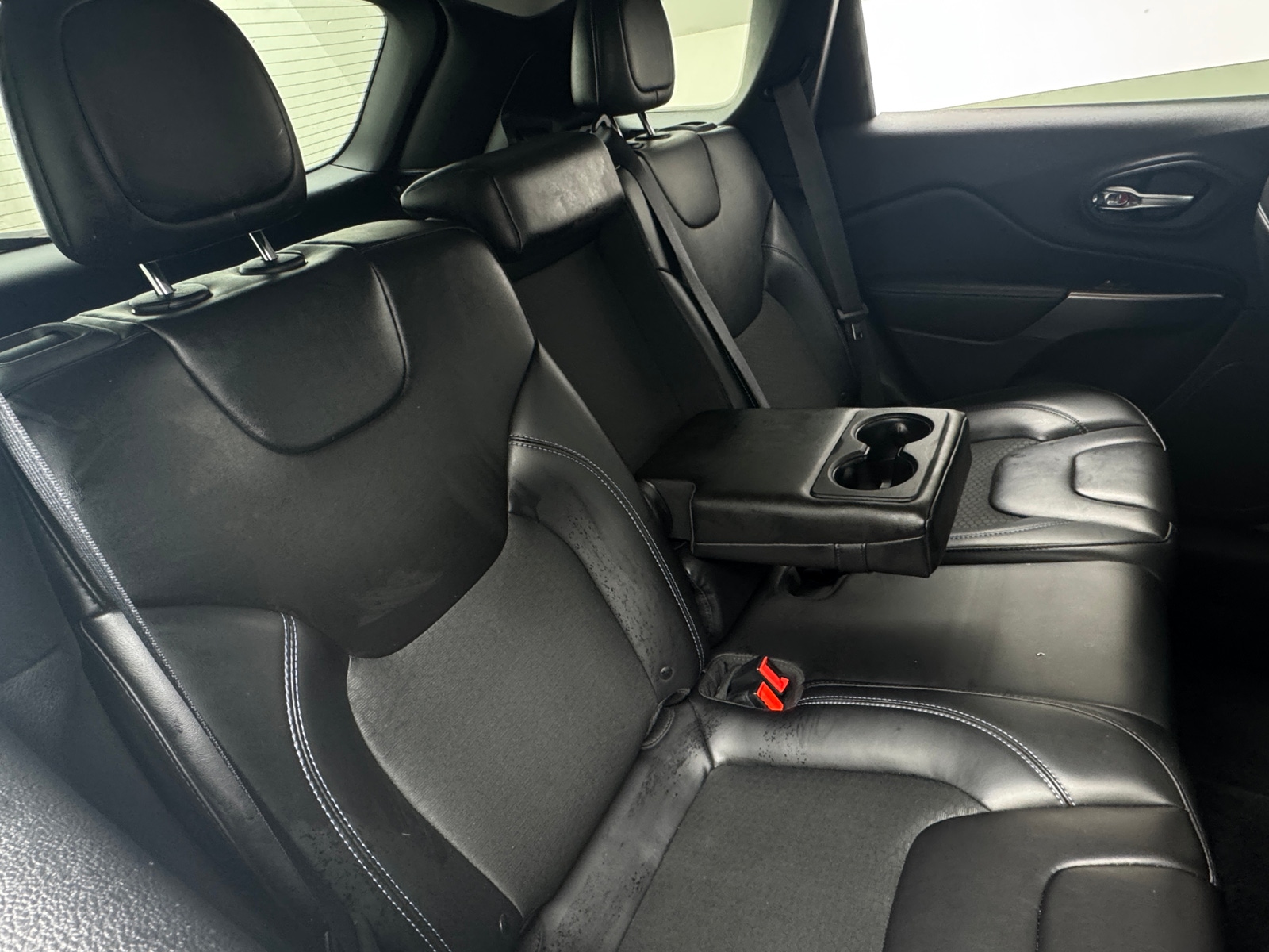 Thumbnail: 2019 Jeep Cherokee - 6