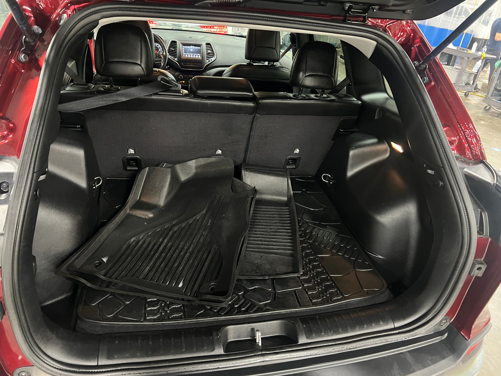 Thumbnail: 2019 Jeep Cherokee - 7