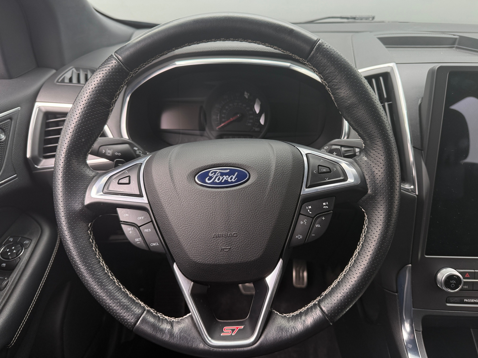 Thumbnail: 2021 Ford Edge - 4