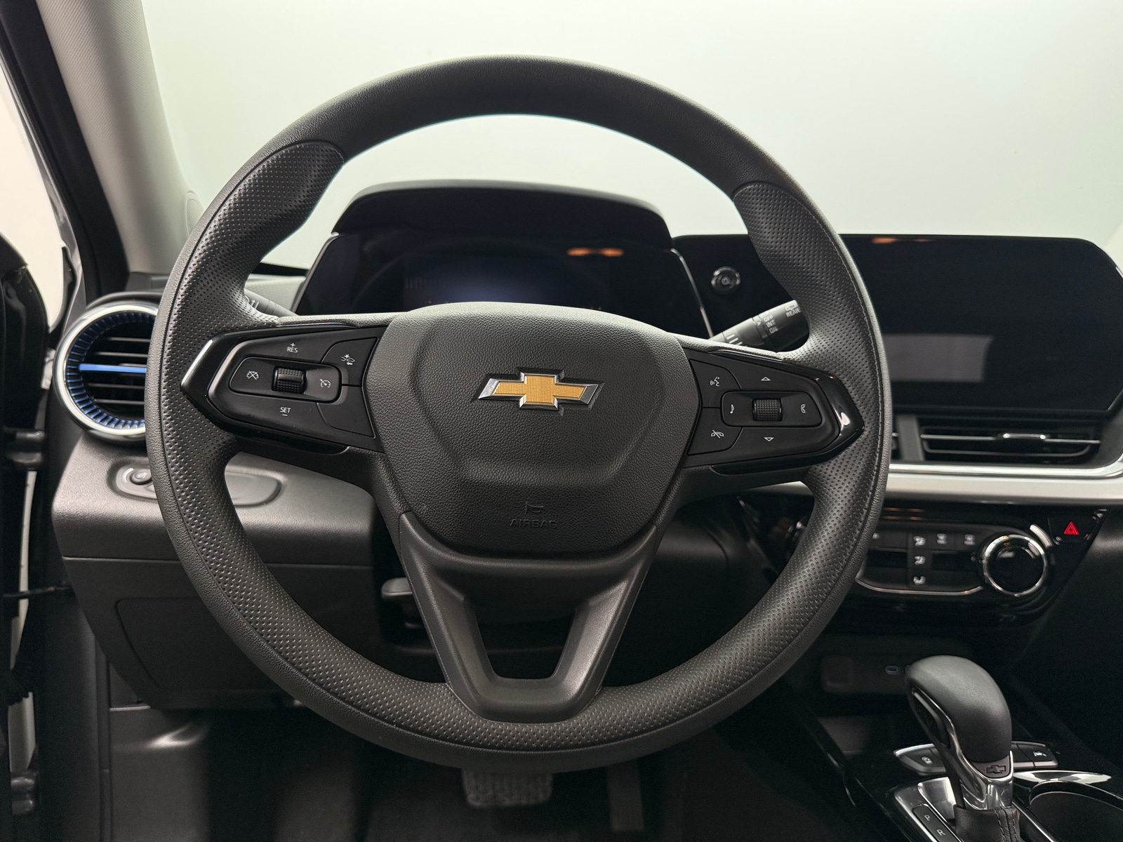 Thumbnail: 2025 Chevrolet Trax - 5