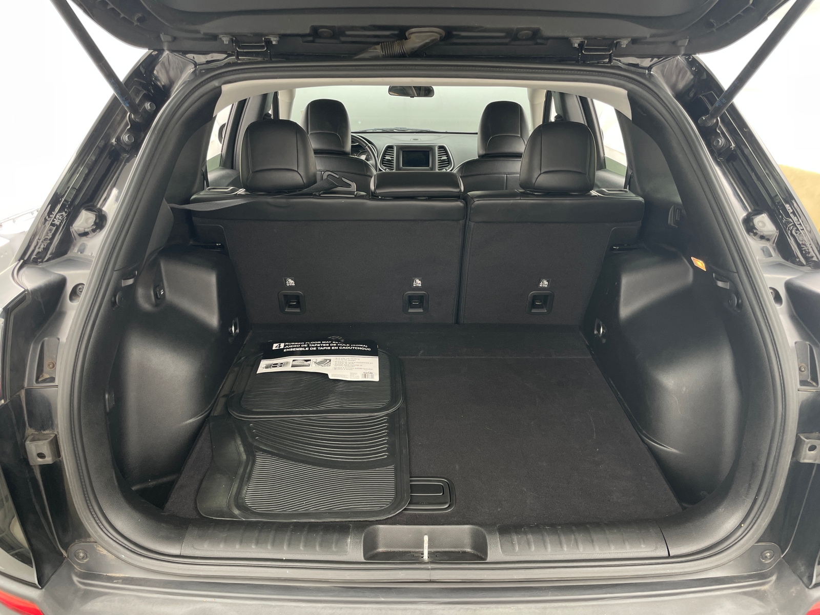 Thumbnail: 2019 Jeep Cherokee - 7