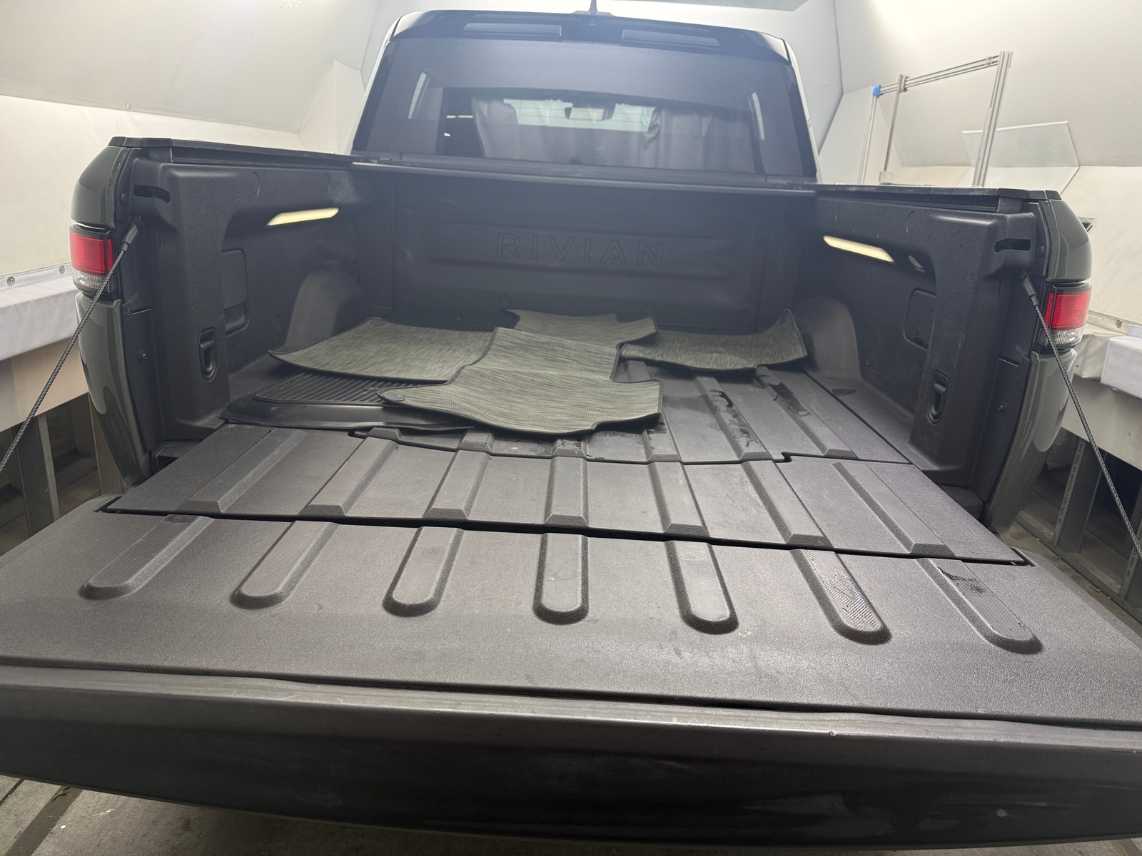 Thumbnail: 2022 Rivian R1T - 6