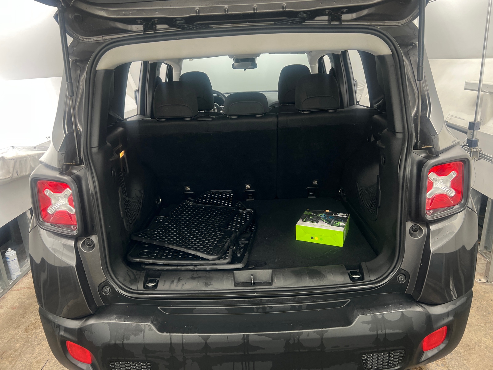 Thumbnail: 2018 Jeep Renegade - 7