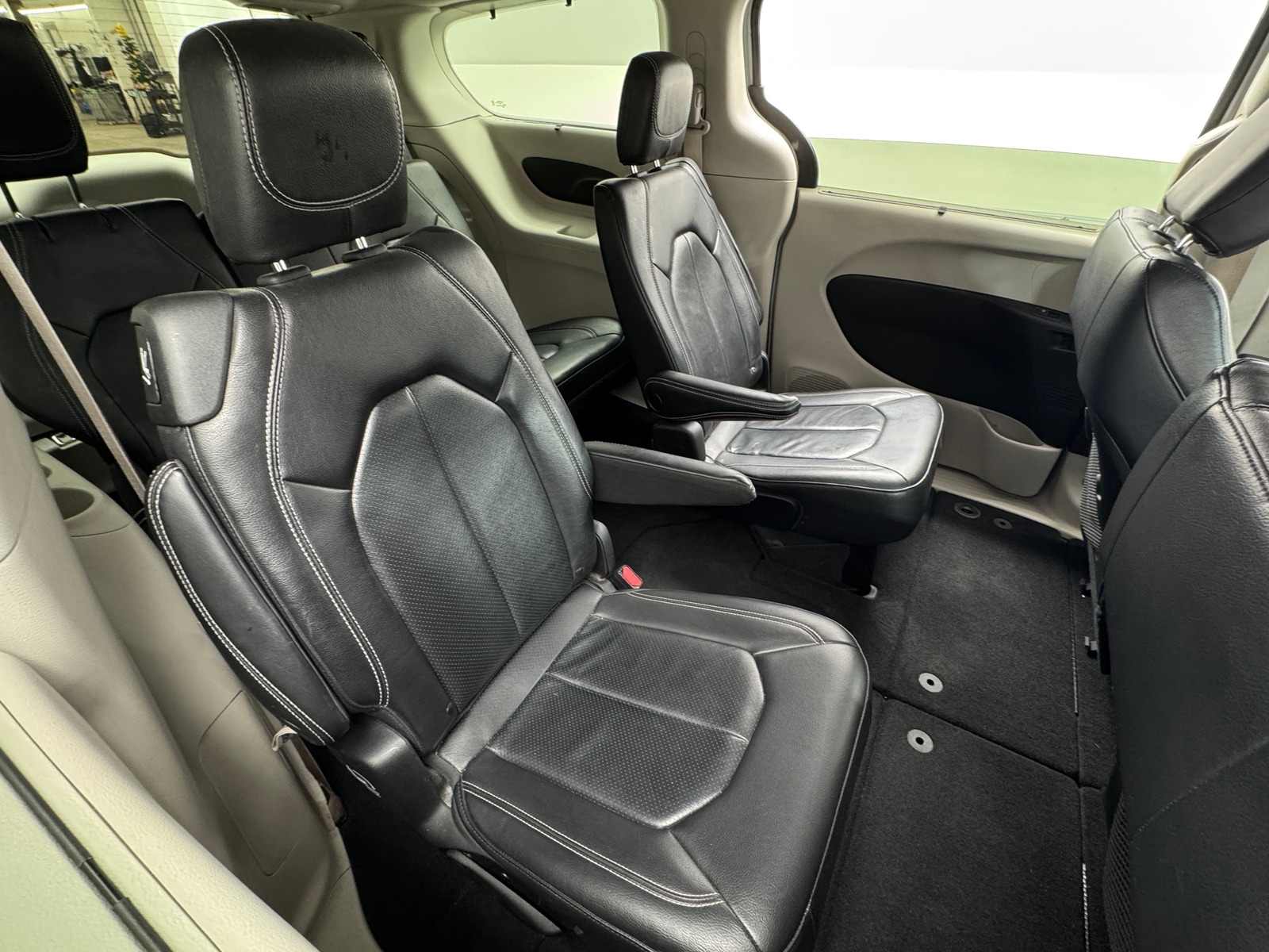 Thumbnail: 2022 Chrysler Pacifica - 5