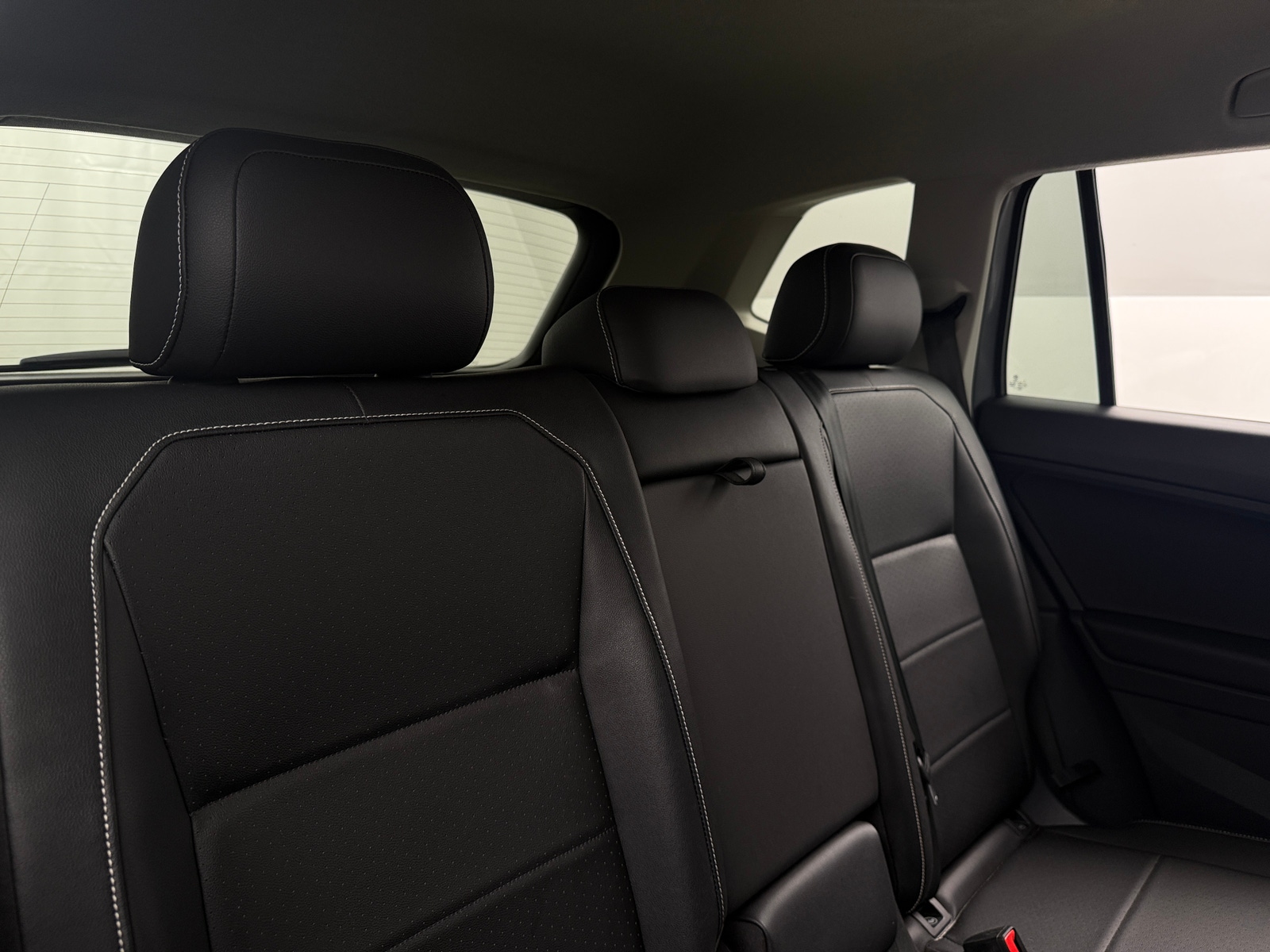 Thumbnail: 2021 Volkswagen Tiguan - 5