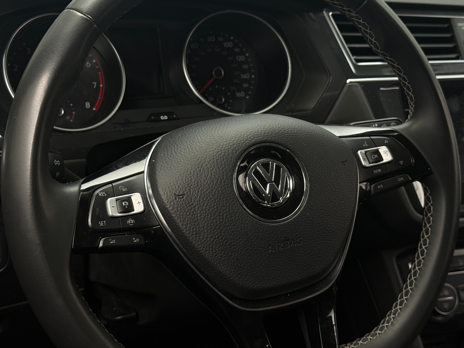 Thumbnail: 2021 Volkswagen Tiguan - 4