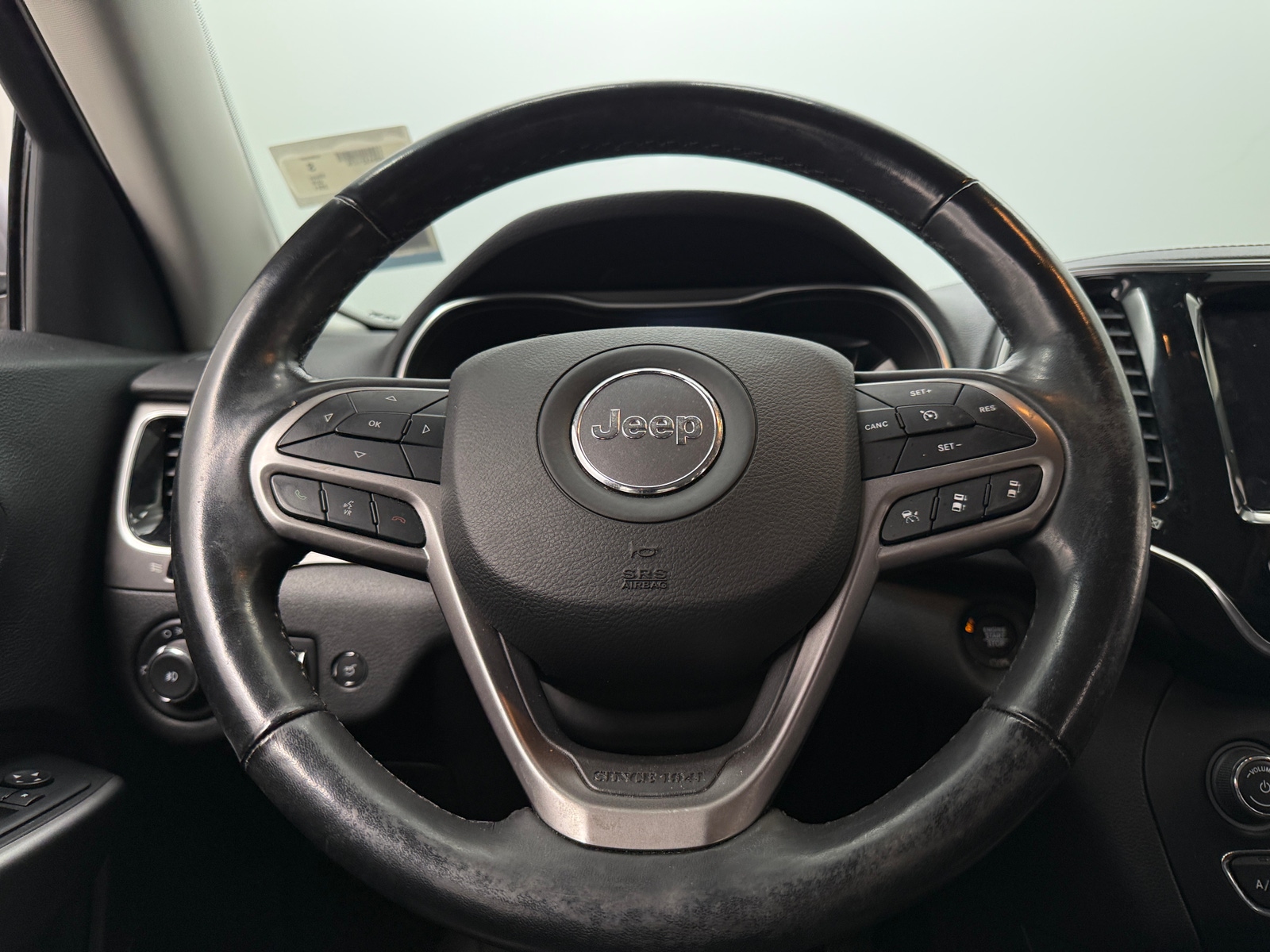 Thumbnail: 2021 Jeep Cherokee - 4